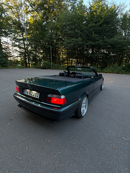 BMW 320i 6 of 30