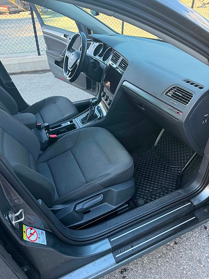 Volkswagen e-Golf VII 9 of 14