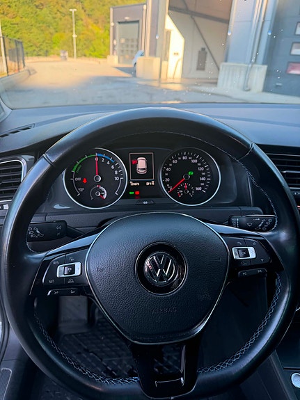 Volkswagen e-Golf VII 6 of 14