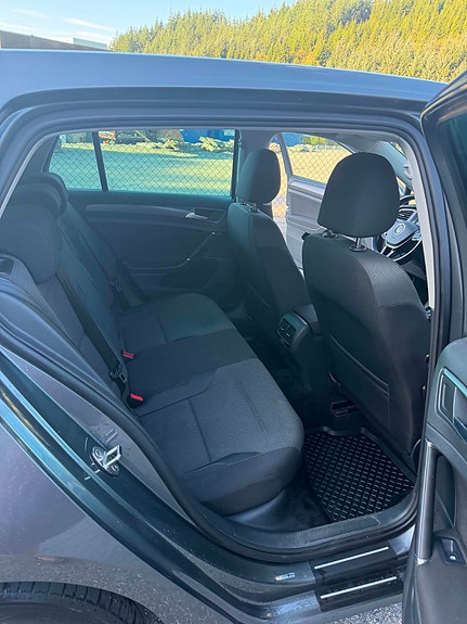 Volkswagen e-Golf VII 11 of 14