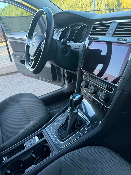 Volkswagen e-Golf VII 7 of 14