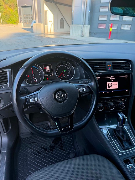 Volkswagen e-Golf VII 8 of 14