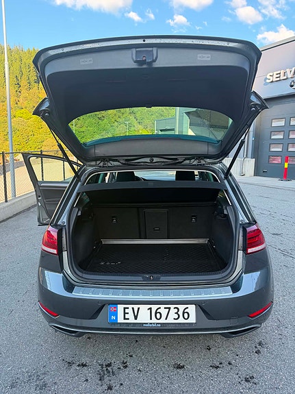 Volkswagen e-Golf VII 4 of 14