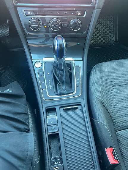 Volkswagen e-Golf VII 12 of 14