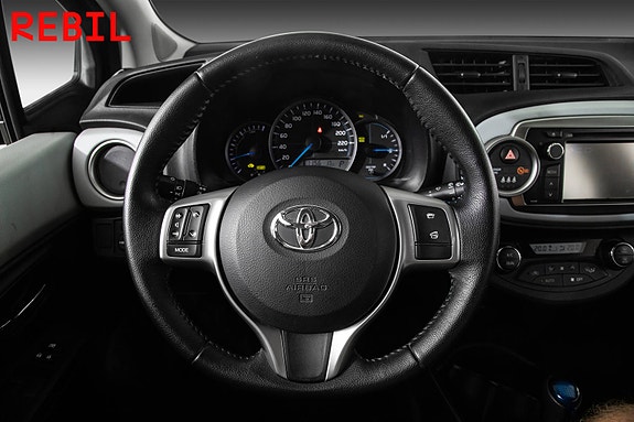 Toyota Yaris 12 of 19