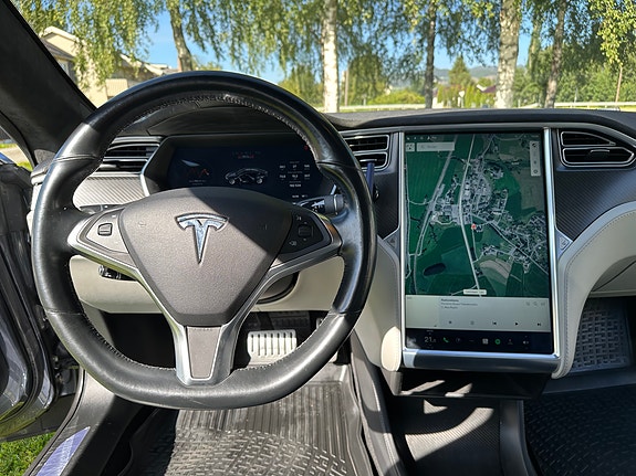 Tesla Model S 12 of 28
