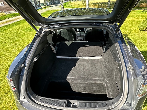 Tesla Model S 21 of 28