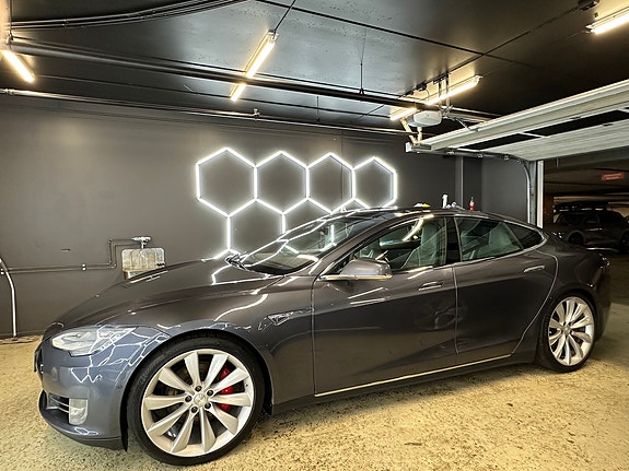 Tesla Model S 8 of 28