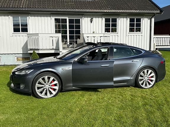Tesla Model S 26 of 28
