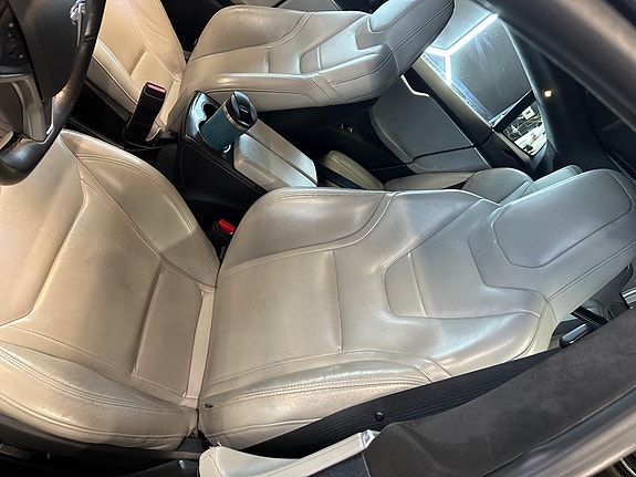 Tesla Model S 10 of 28