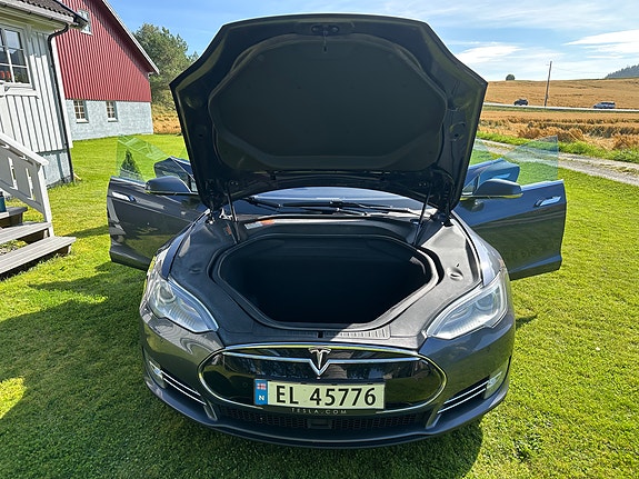 Tesla Model S 17 of 28