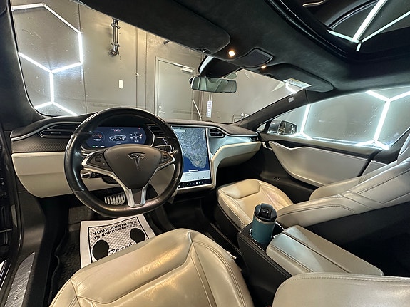 Tesla Model S 11 of 28