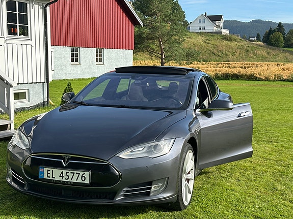 Tesla Model S 25 of 28