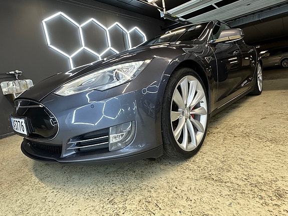 Tesla Model S 7 of 28
