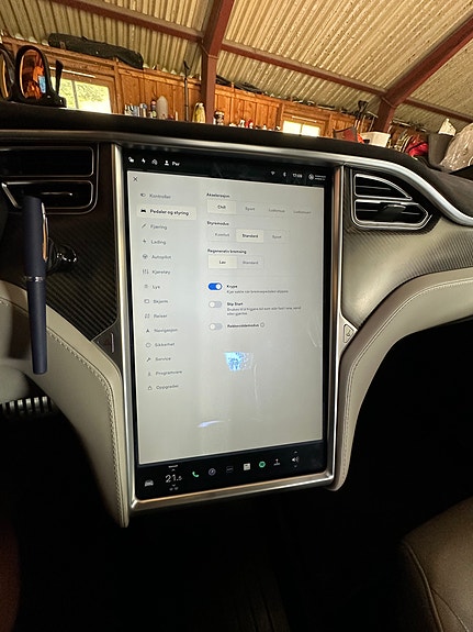 Tesla Model S 23 of 28