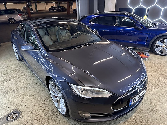 Tesla Model S 5 of 28