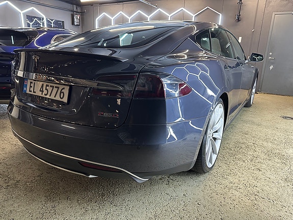 Tesla Model S 2 of 28