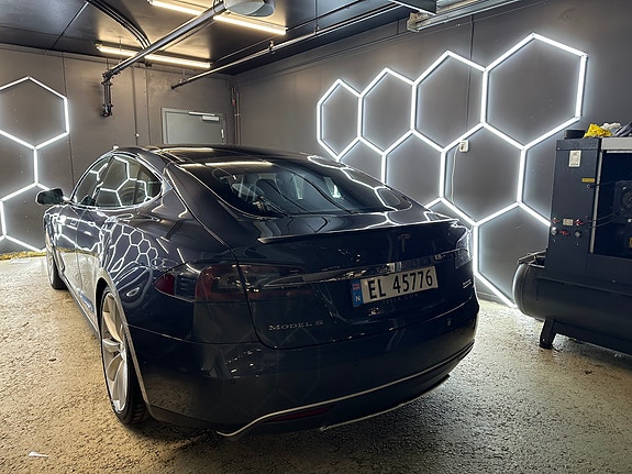 Tesla Model S 3 of 28