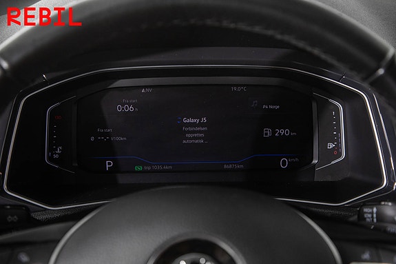Volkswagen T-Roc 13 of 26