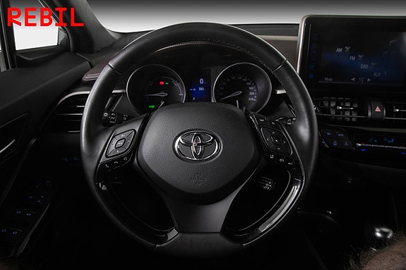 Toyota C-HR 12 of 24