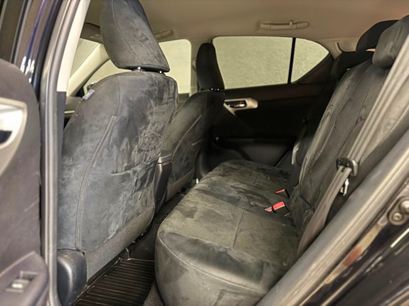 Lexus CT200h 18 of 18