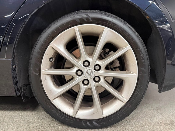 Lexus CT200h 8 of 18