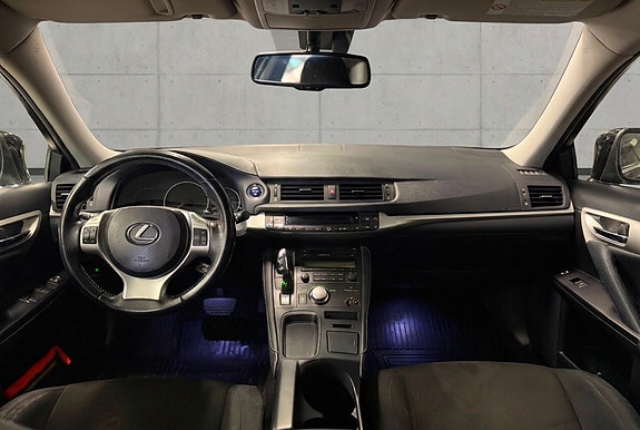 Lexus CT200h 13 of 18