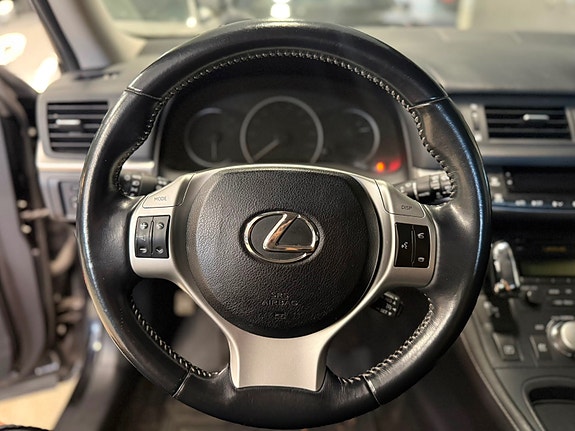 Lexus CT200h 12 of 18