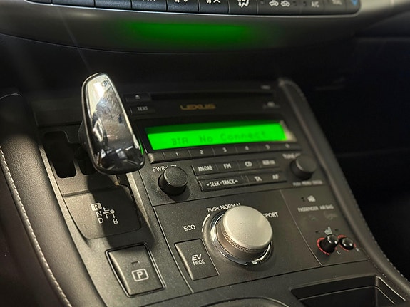 Lexus CT200h 17 of 18