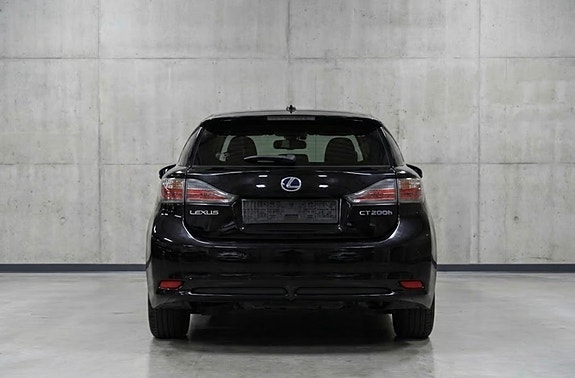 Lexus CT200h 5 of 18