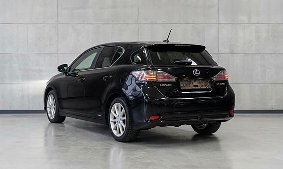 Lexus CT200h 4 of 18