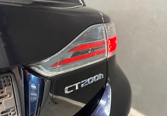 Lexus CT200h 7 of 18