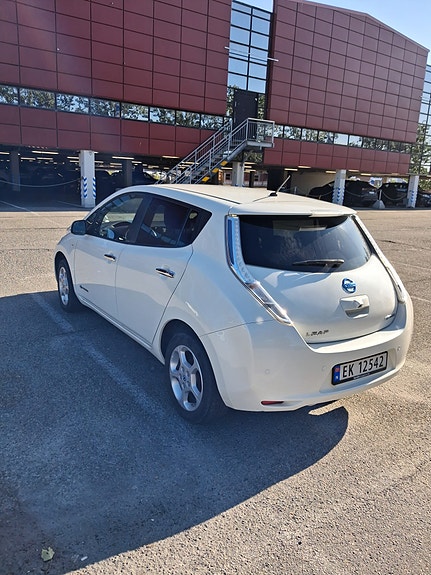 Nissan Leaf 4 of 9