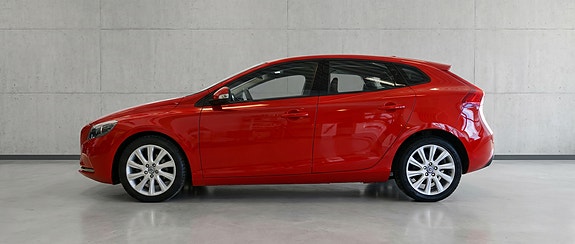 Volvo V40 3 of 11
