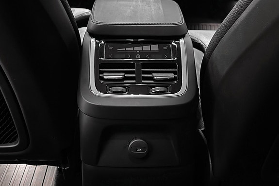 Volvo XC90 24 of 28
