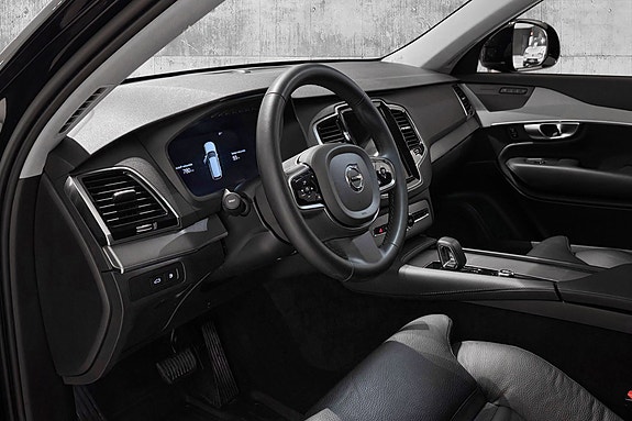 Volvo XC90 15 of 28