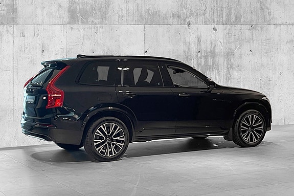 Volvo XC90 5 of 28