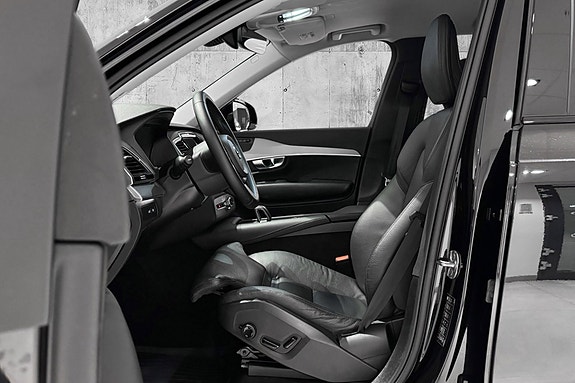 Volvo XC90 14 of 28