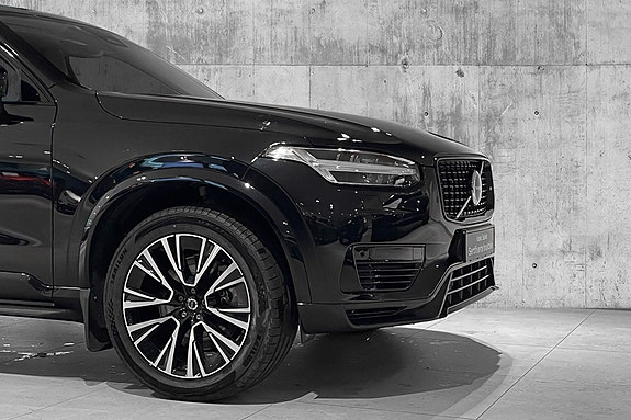 Volvo XC90 2 of 28