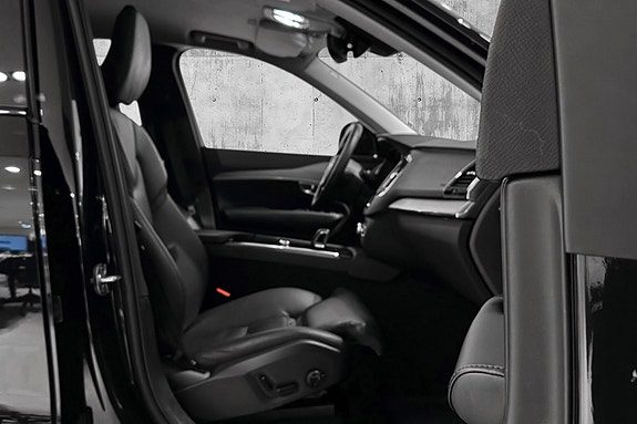 Volvo XC90 28 of 28