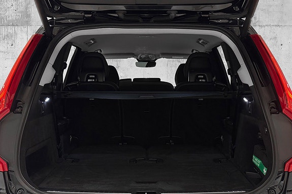 Volvo XC90 13 of 28