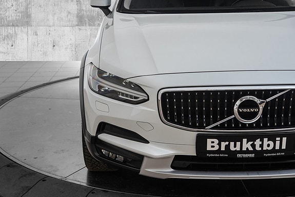 Volvo V90 Cross Country 3 of 30