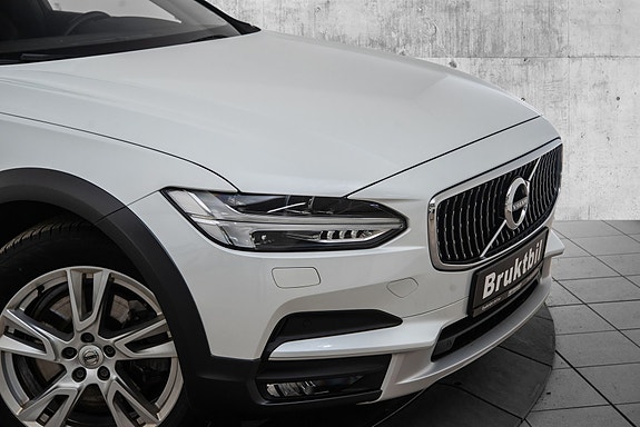 Volvo V90 Cross Country 2 of 30