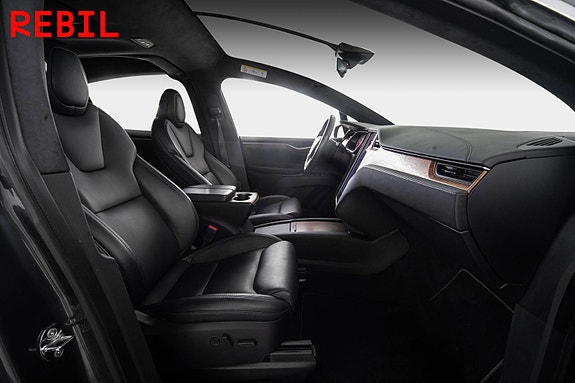Tesla Model X 29 of 30