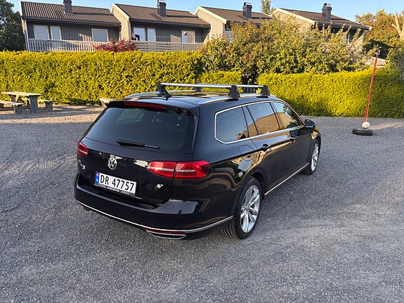 Volkswagen Passat 5 of 29