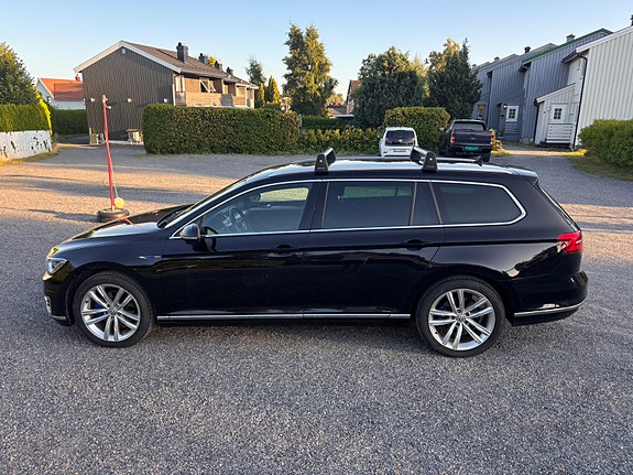 Volkswagen Passat 2 of 29