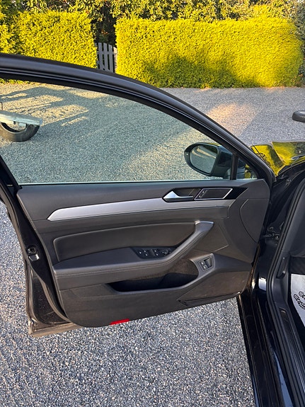 Volkswagen Passat 19 of 29