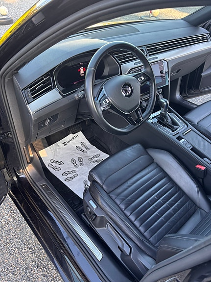 Volkswagen Passat 18 of 29
