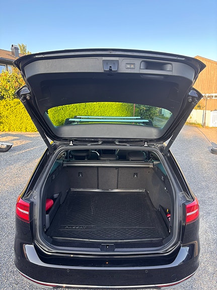 Volkswagen Passat 12 of 29