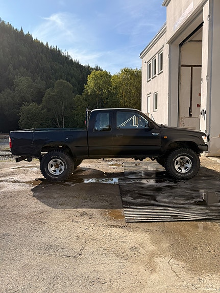 Toyota HiLux 6 of 14